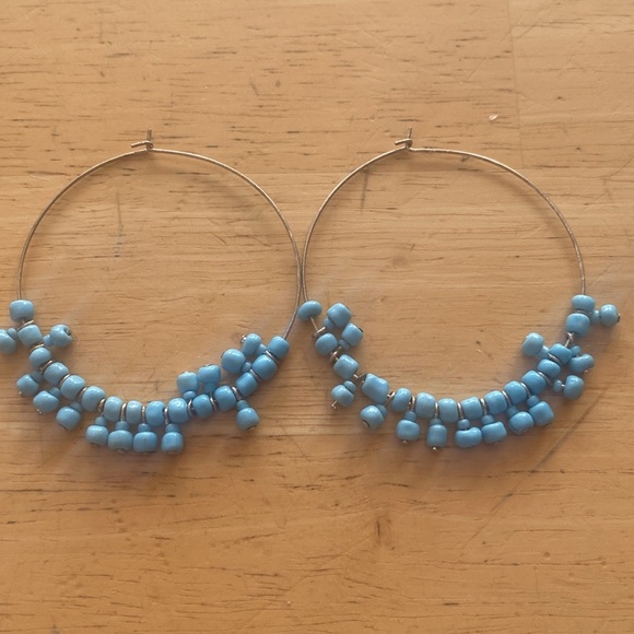 Turquoise colored beaded hoop earrings. Very lightweight - Picture 3 of 6
